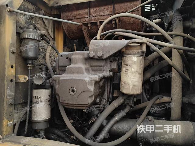 液壓泵艙室正面整體（整機(jī)外觀）