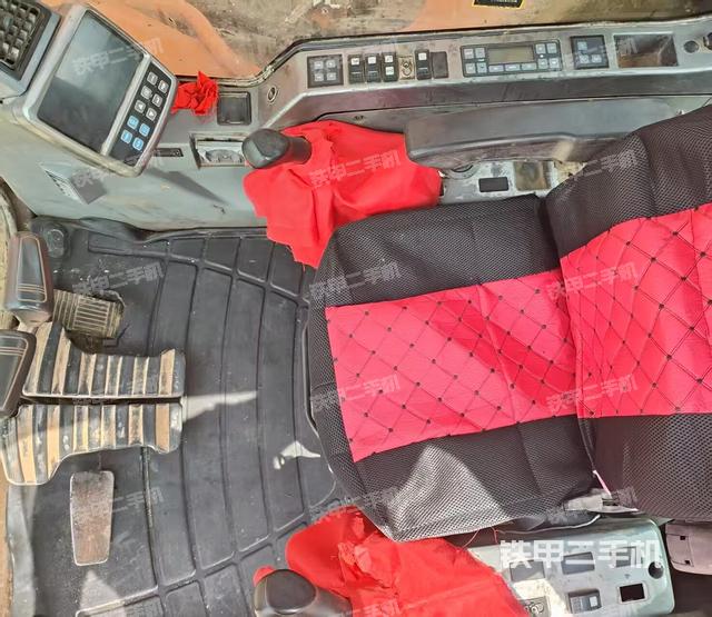 駕駛室整體（整機外觀）