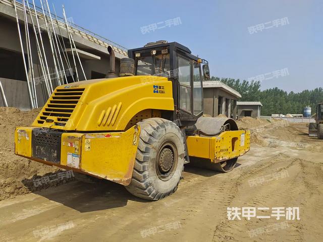 整机右侧（设备外观及核心部件）