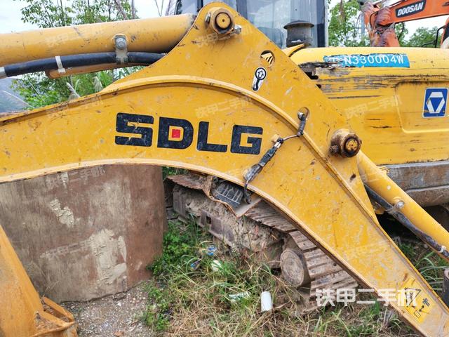 小臂整体左后（工作和回转装置）