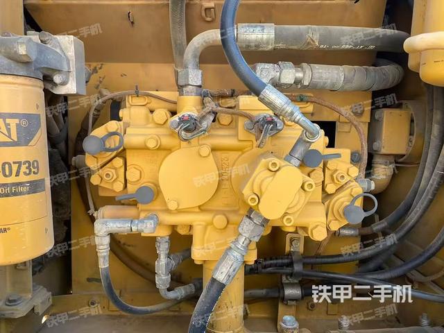 液壓泵艙室正面整體（整機(jī)外觀）