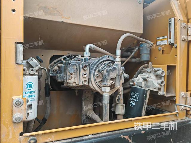 液壓泵艙室正面整體（整機(jī)外觀）