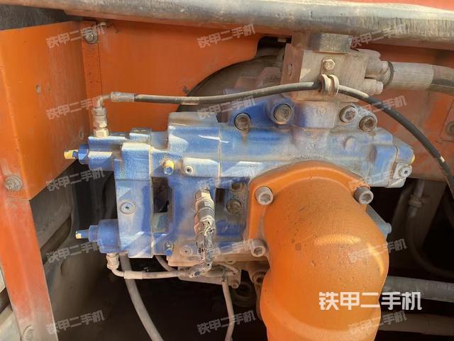 液压泵舱室正面整体（整机外观）