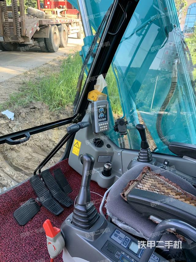 驾驶室整体（整机外观）