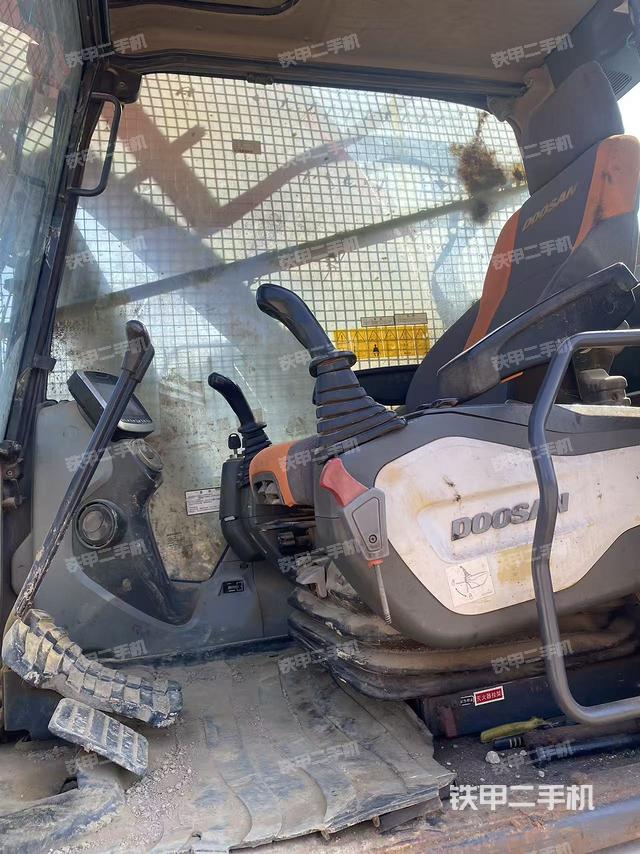 驾驶室整体（整机外观）