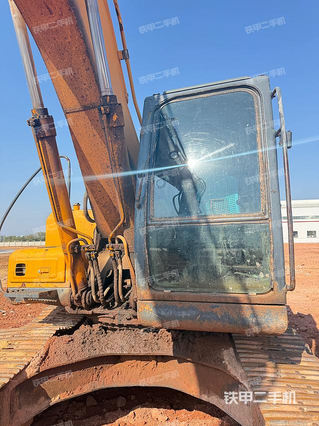 駕駛室整體（整機(jī)外觀）