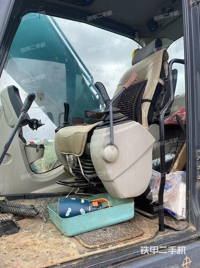 駕駛室整體（整機(jī)外觀）