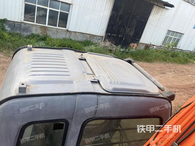 驾驶室顶部（整机外观）