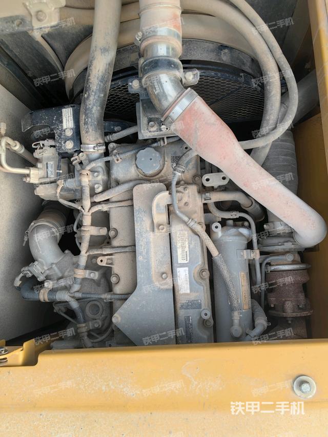 發(fā)動(dòng)機(jī)室（上車(chē)部件）