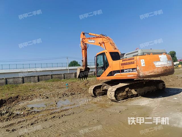 駕駛室整體（整機外觀）