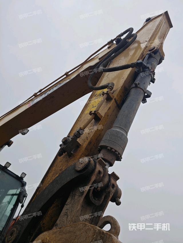 小臂整体右前（工作和回转装置）