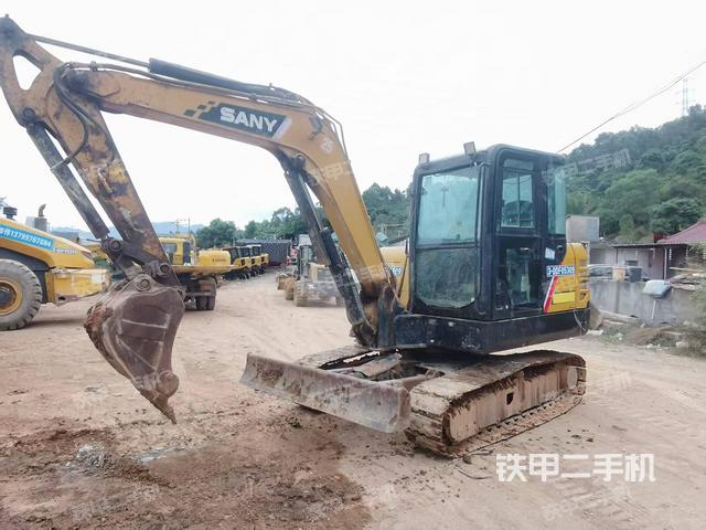 駕駛室頂部（整機(jī)外觀）