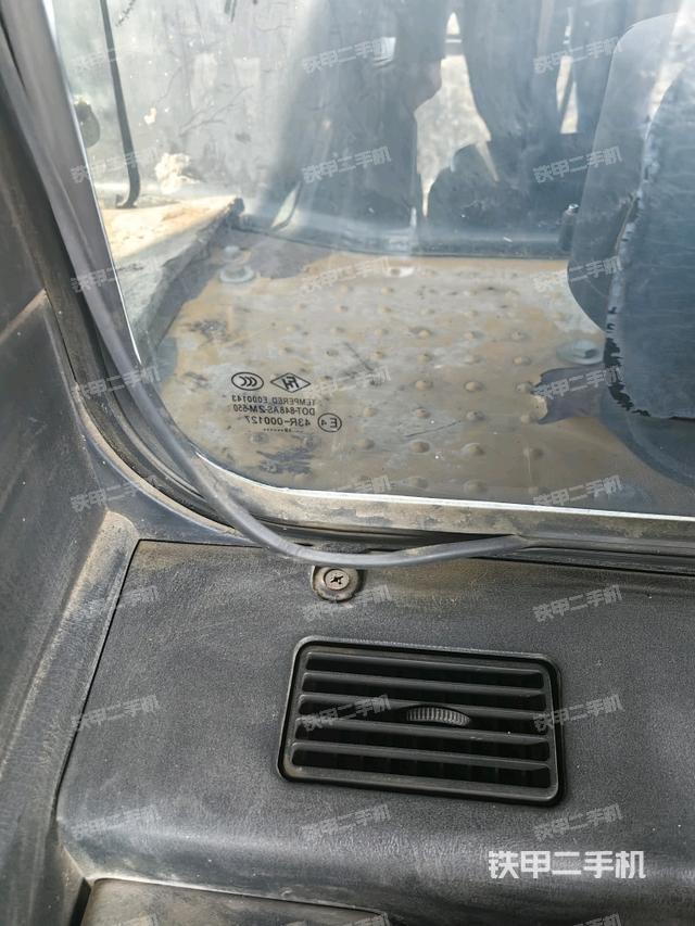 后窗玻璃角标（驾驶室部分）