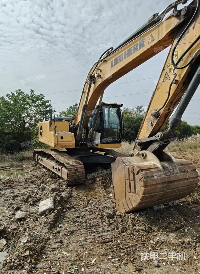 利勃海尔R922LC挖掘机