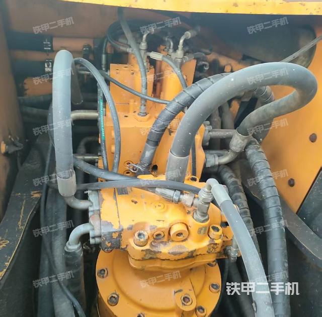 回轉(zhuǎn)馬達(dá)和主控閥（整機(jī)外觀）