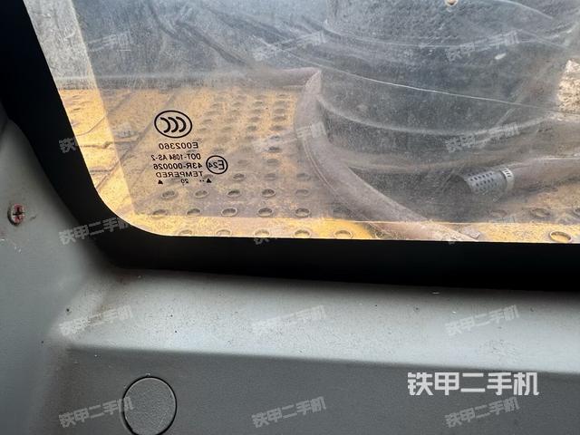 后窗玻璃角标（驾驶室部分）