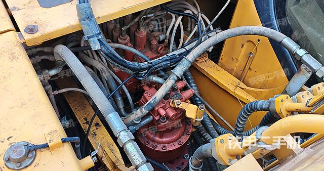 回转马达和主控阀（整机外观）