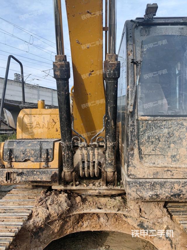 大臂油缸整體?豎拍（工作和回轉(zhuǎn)裝置）