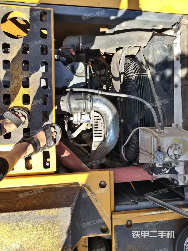 驾驶室顶部（整机外观）