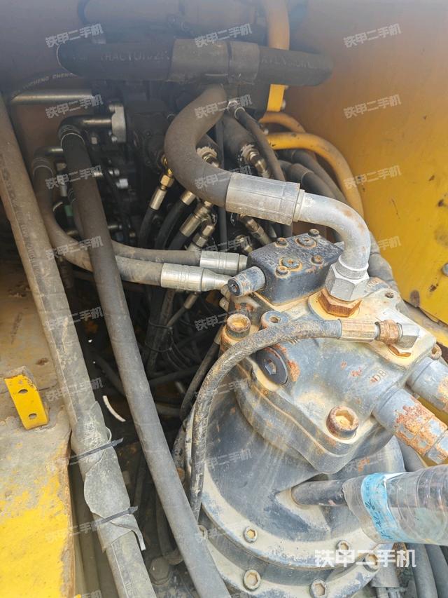 回转马达和主控阀（整机外观）