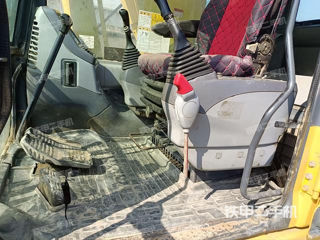 駕駛室整體（整機外觀）