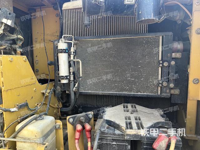 駕駛室頂部（整機(jī)外觀）