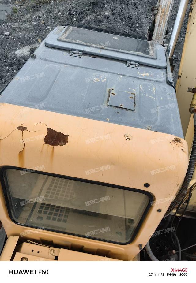 駕駛室頂部（整機外觀）