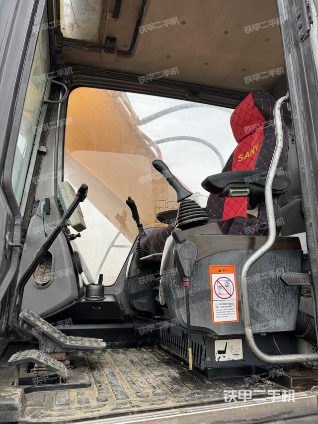 駕駛室整體（整機(jī)外觀）