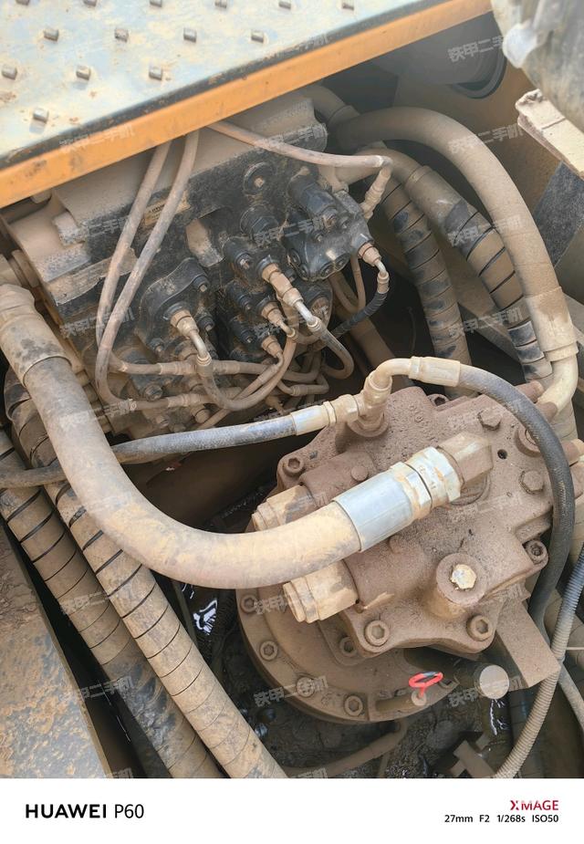 回轉(zhuǎn)馬達(dá)和主控閥（整機(jī)外觀）