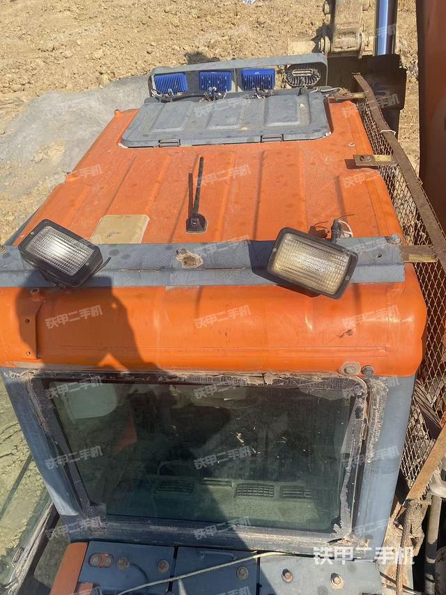 驾驶室顶部（整机外观）