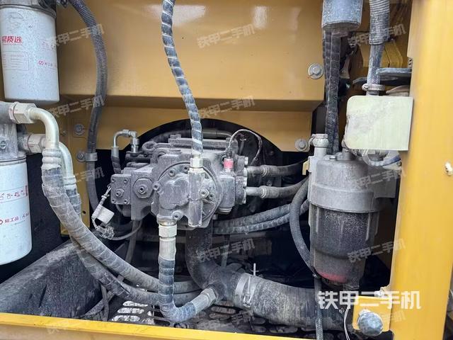 液压泵斜45 左（大件舱室）