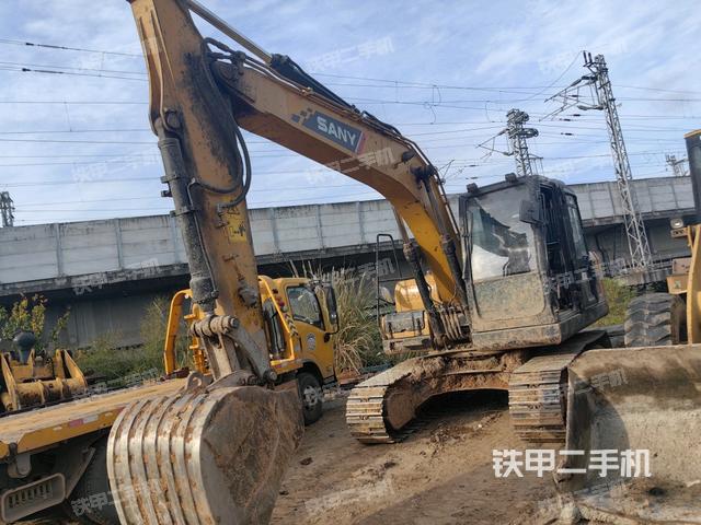 三一重工SY135C挖掘機(jī)