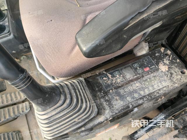 座椅右側(cè)控制臺(tái)/鑰匙門(mén)/油門(mén)/含右手柄（駕駛室部分）