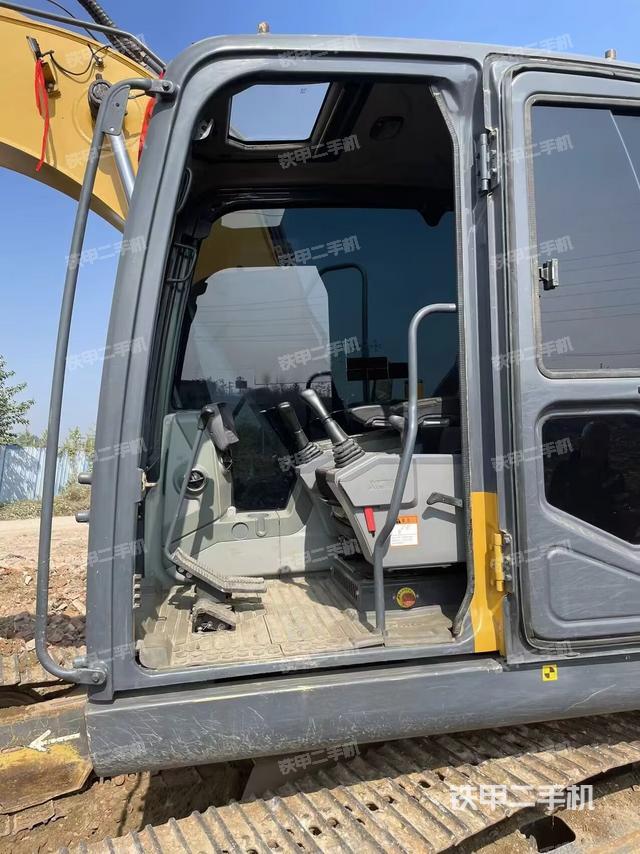 驾驶室整体（整机外观）