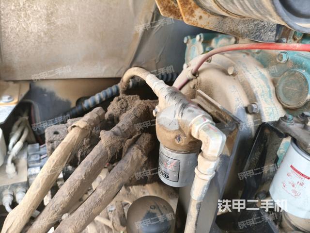 液壓泵艙室正面整體（整機外觀）