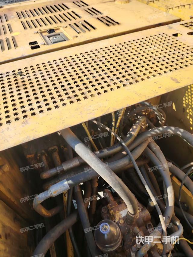 回转马达和主控阀（整机外观）