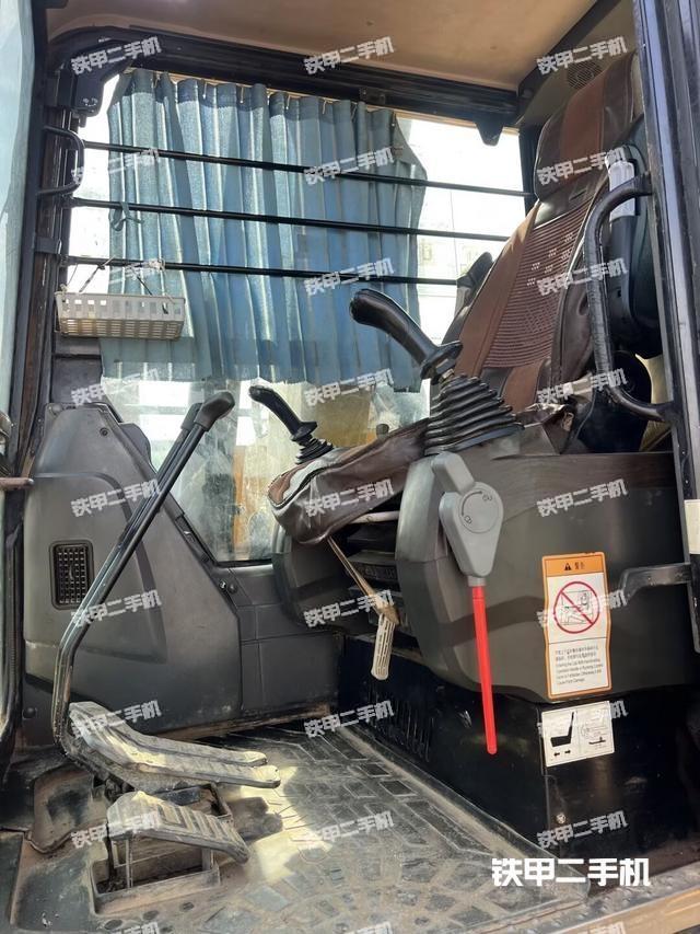 駕駛室整體（整機(jī)外觀(guān)）