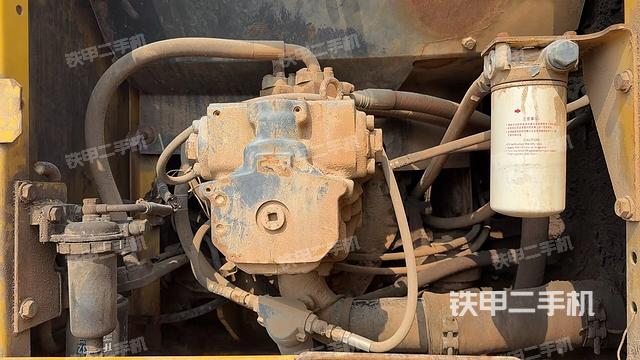 液壓泵艙室正面整體（整機(jī)外觀）