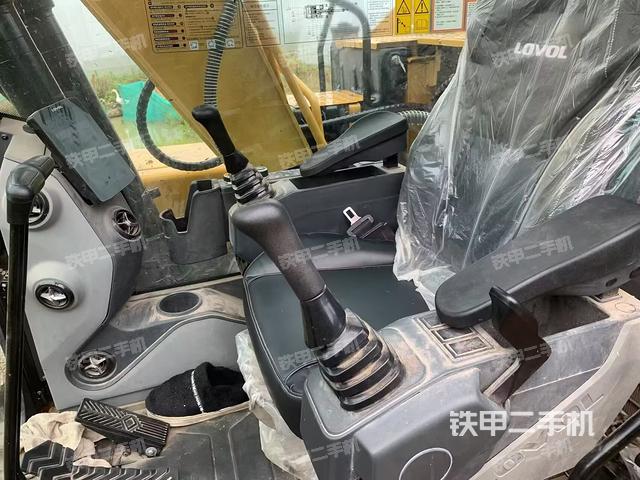 駕駛室整體（整機(jī)外觀）