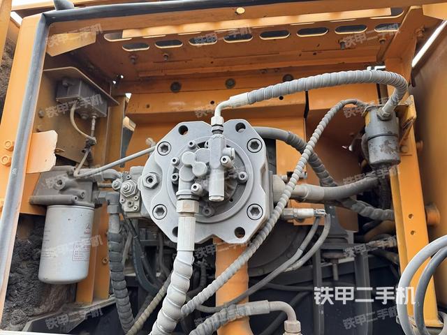 液壓泵艙室正面整體（整機(jī)外觀）
