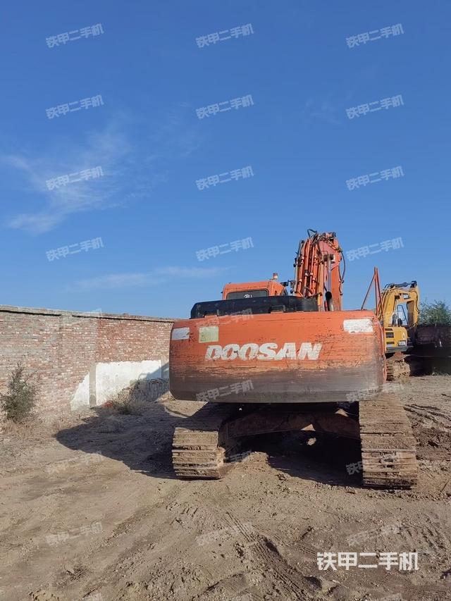 驾驶室顶部（整机外观）