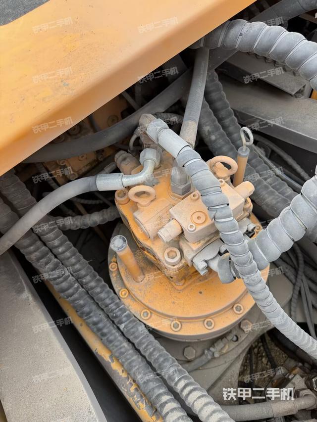 回轉(zhuǎn)馬達(dá)和主控閥（整機(jī)外觀）