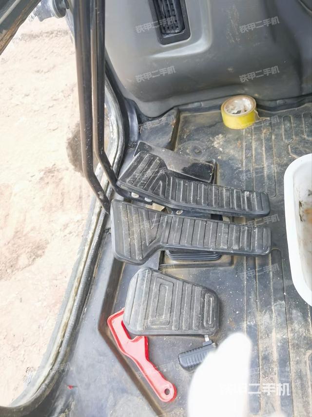 駕駛室整體（整機外觀）