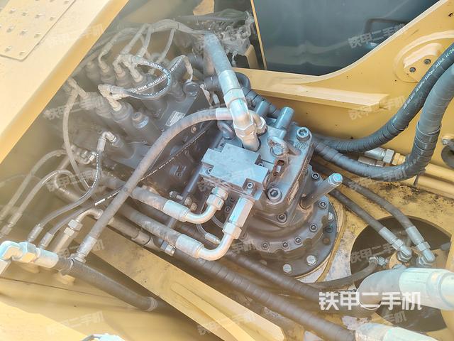 回转马达和主控阀（整机外观）