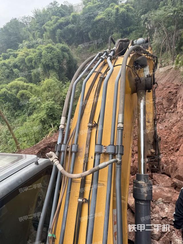 大臂背部俯视（工作和回转装置）