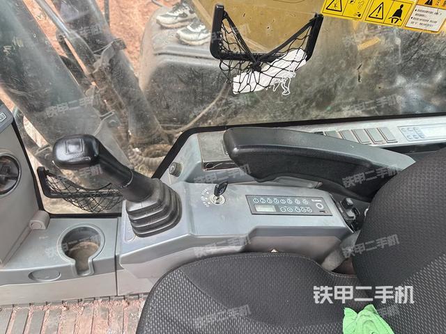 座椅右侧控制台/钥匙门/油门/含右手柄（驾驶室部分）