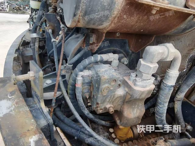 液壓泵艙室正面整體（整機(jī)外觀）