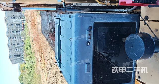 驾驶室顶部（整机外观）