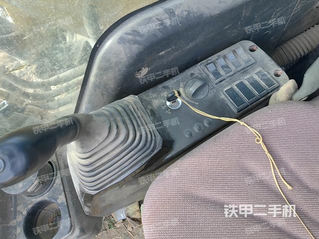 座椅左側(cè)控制臺(tái)/音響/含左手柄（駕駛室部分）