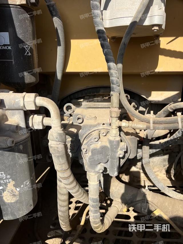 液壓泵艙室正面整體（整機(jī)外觀）